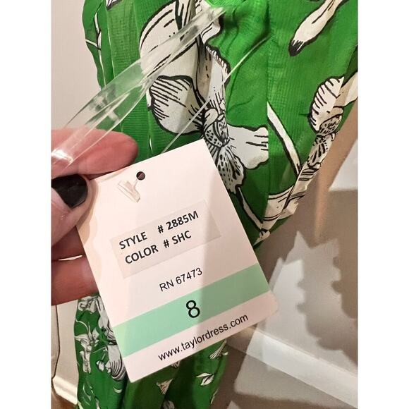 NWT Taylor Emelia Maxi Dress Sleeveless Floral Print Halter Neck Green Womens 8 - Picture 6 of 12